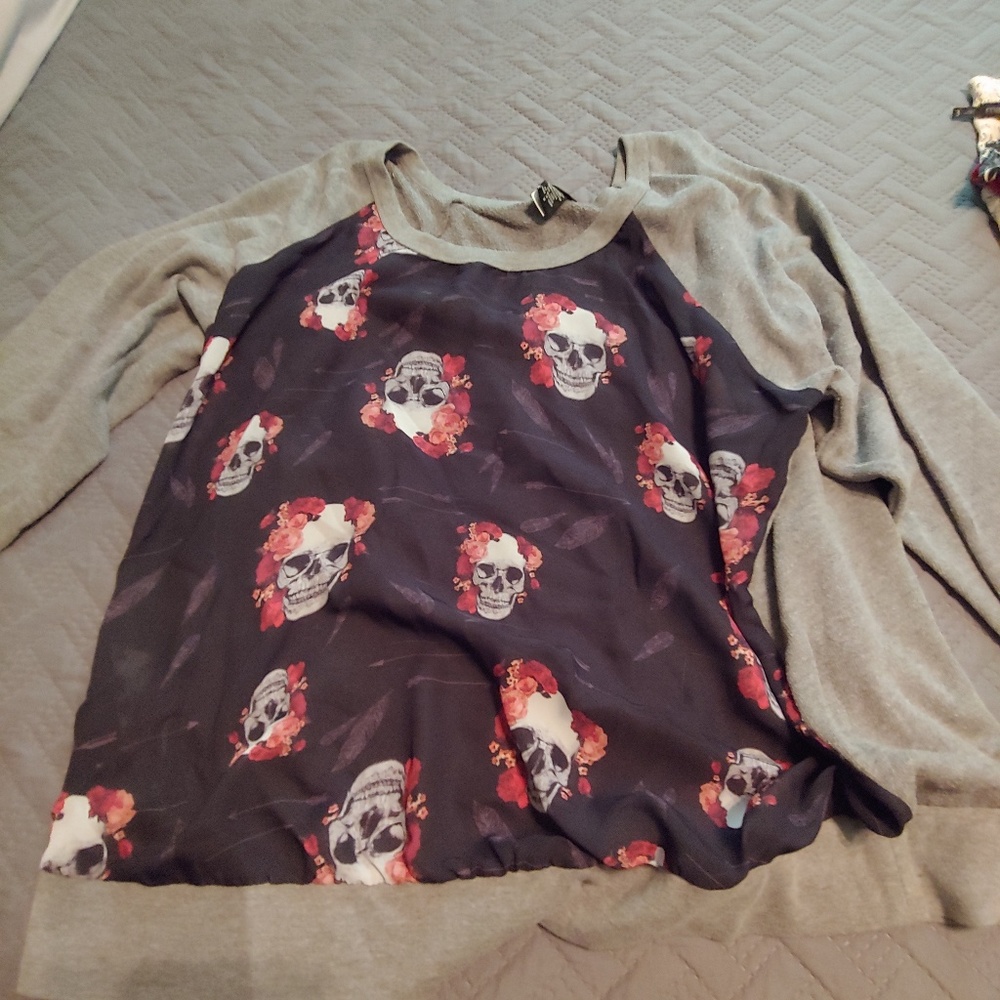 Skull print sweatshirt